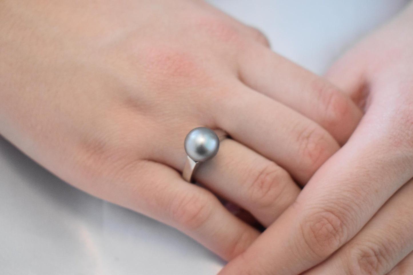 Χειροποίητο Λευκόχρυσο Δαχτυλίδι με Φυσικό Γκρι Μαργαριτάρι Κ14