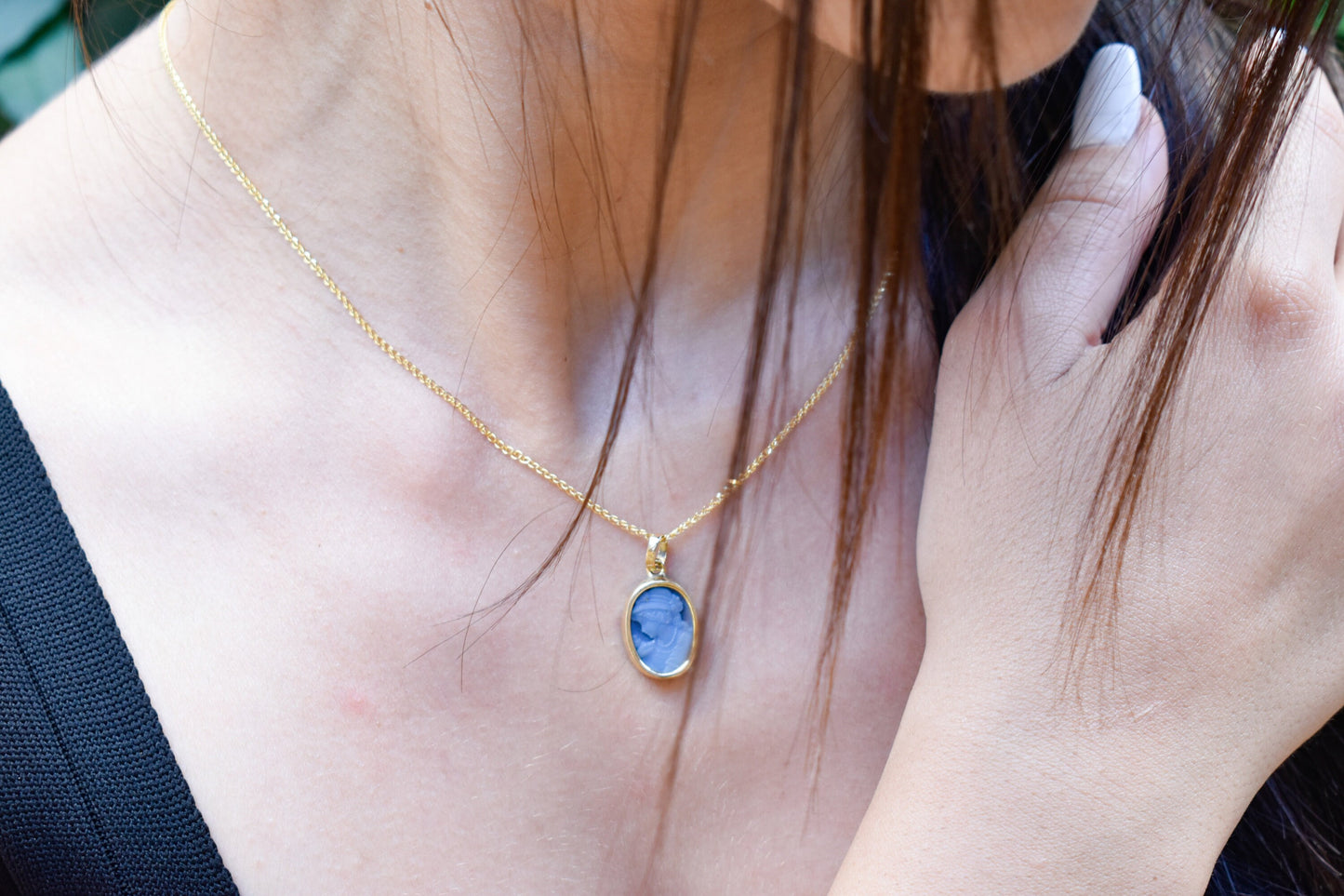 Χρυσό Καμέο σε Μπλε Όστρακο 18Κ