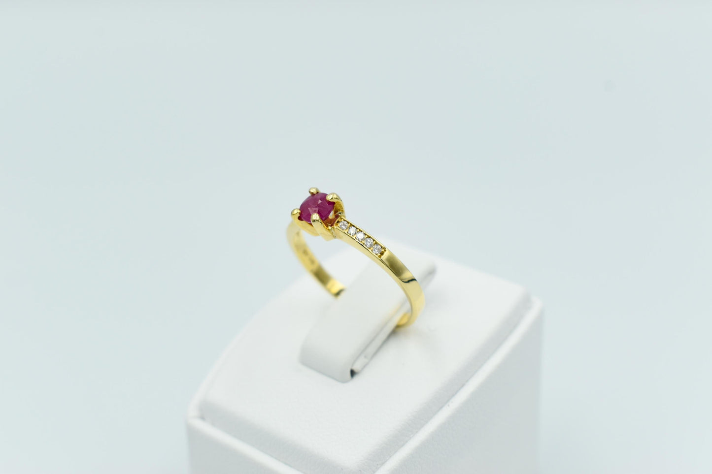 Χειροποίητο Μονόπετρο με Ορυκτό Ρουμπίνι & Διαμάντια Κ18