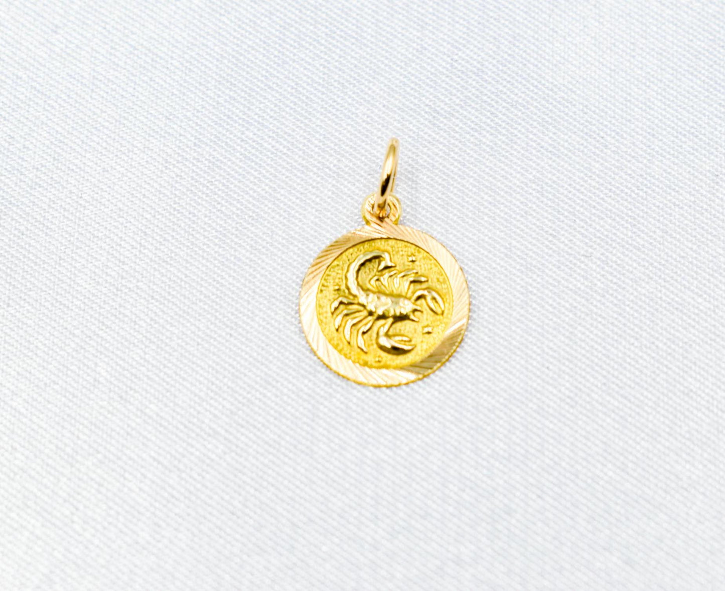 Χρυσό Μενταγιόν Σκορπιός 14Κ