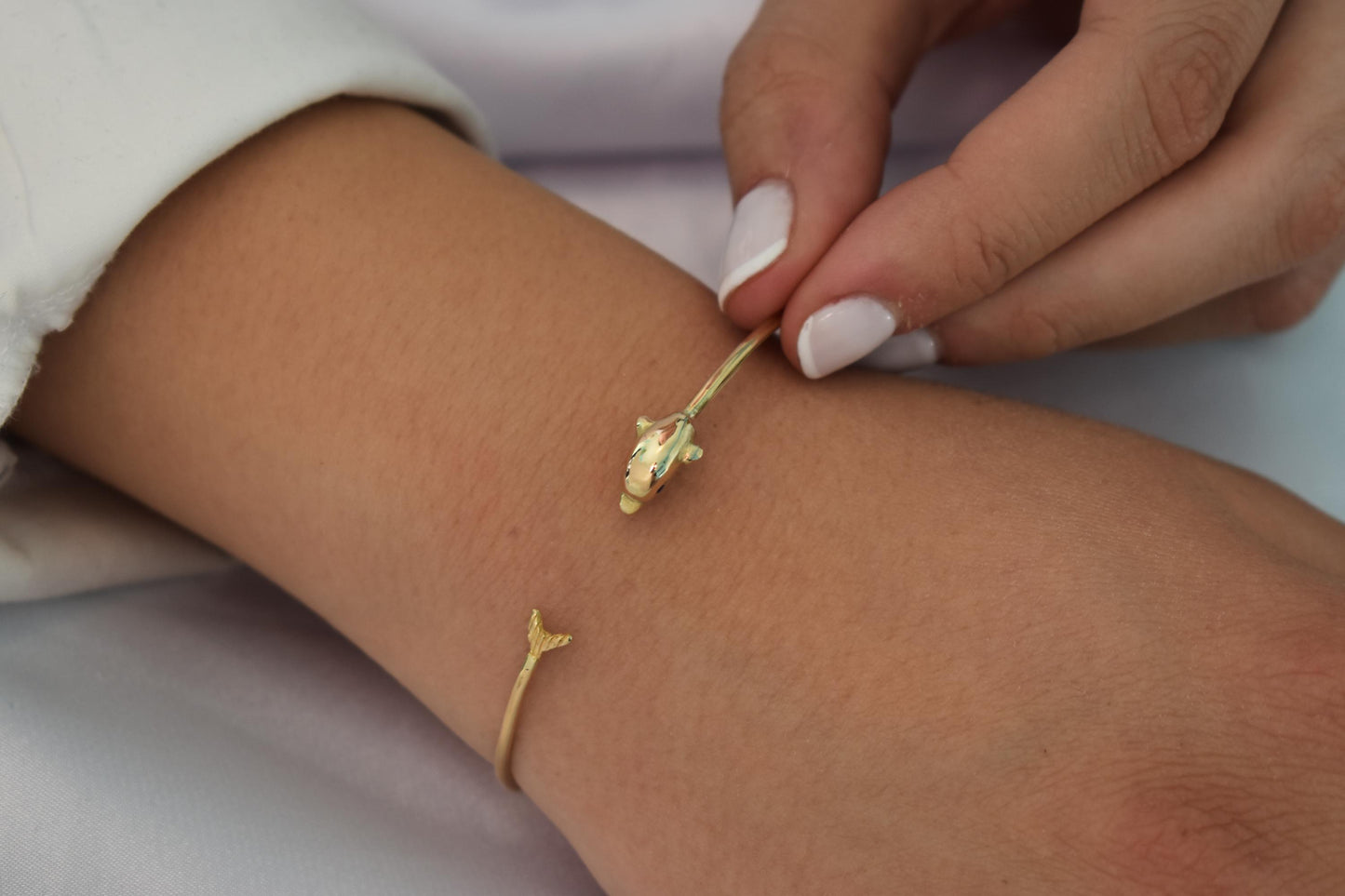 14k Gold Dolphin Bangle Bracelet,Dolphin Lovers Bracelet,Gold Sea Animal Bracelet Bangle,Summer Bracelet,Gift for Her,Sea Gold Collection