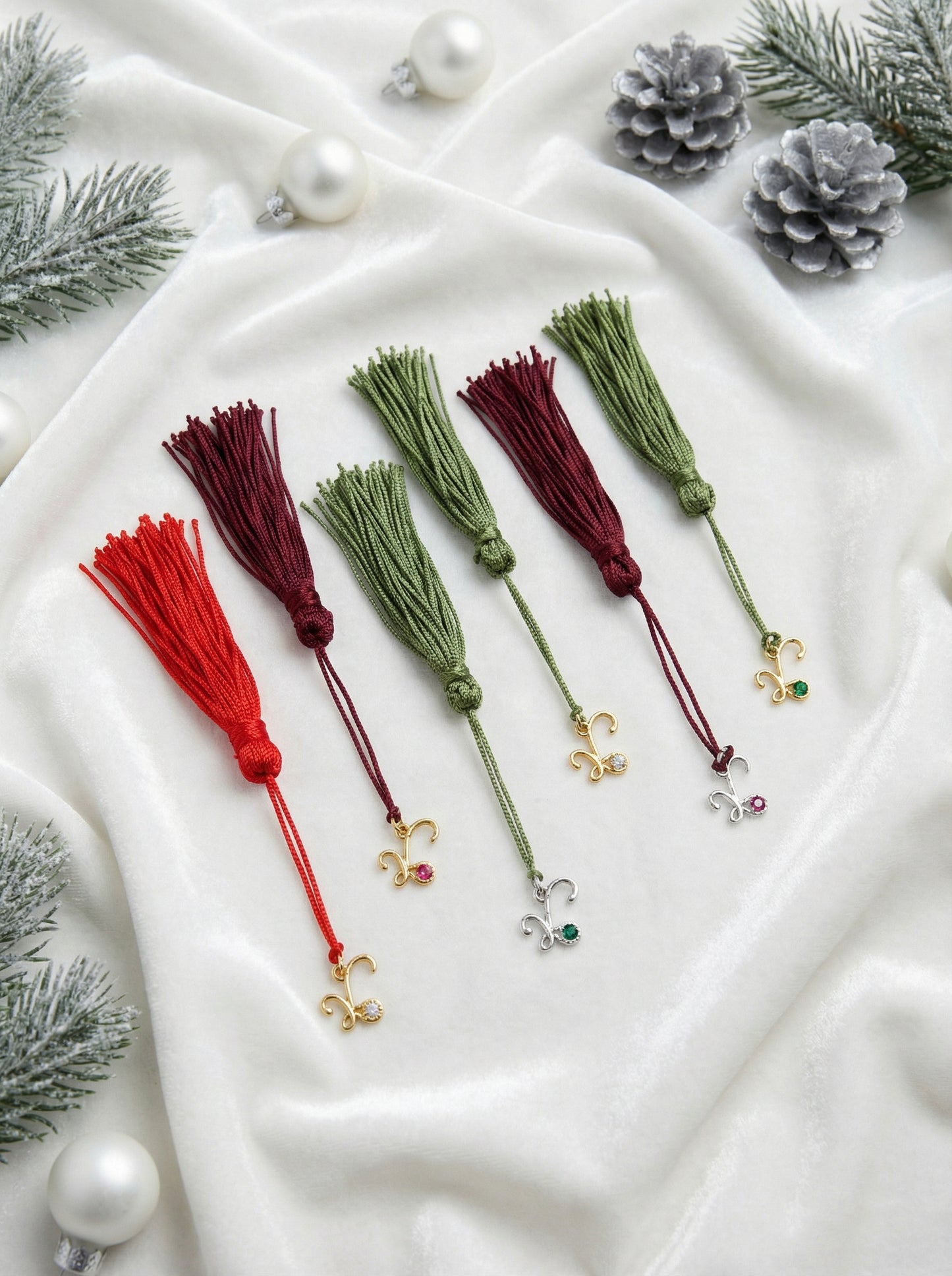 Γούρι Ασημένιο 925 με Φούντα