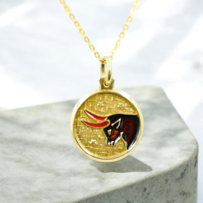 Χρυσό Μενταγιόν Ταύρος 14Κ με Σμάλτο