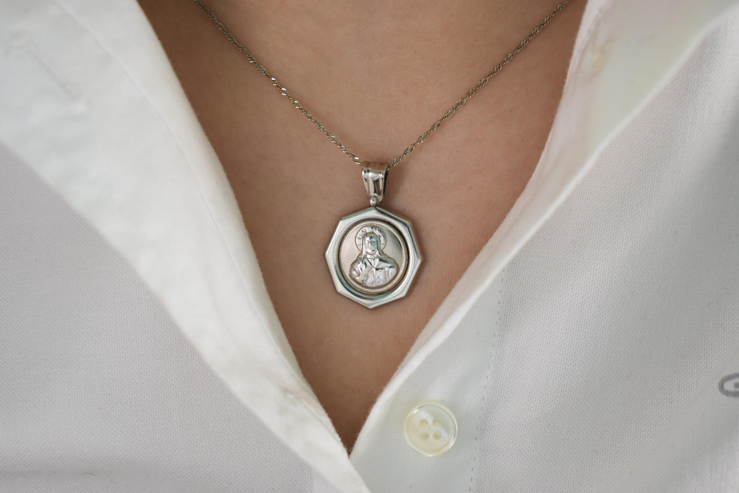 Λευκόχρυσο Μενταγιόν (Ιησούς Χριστός) Κ14