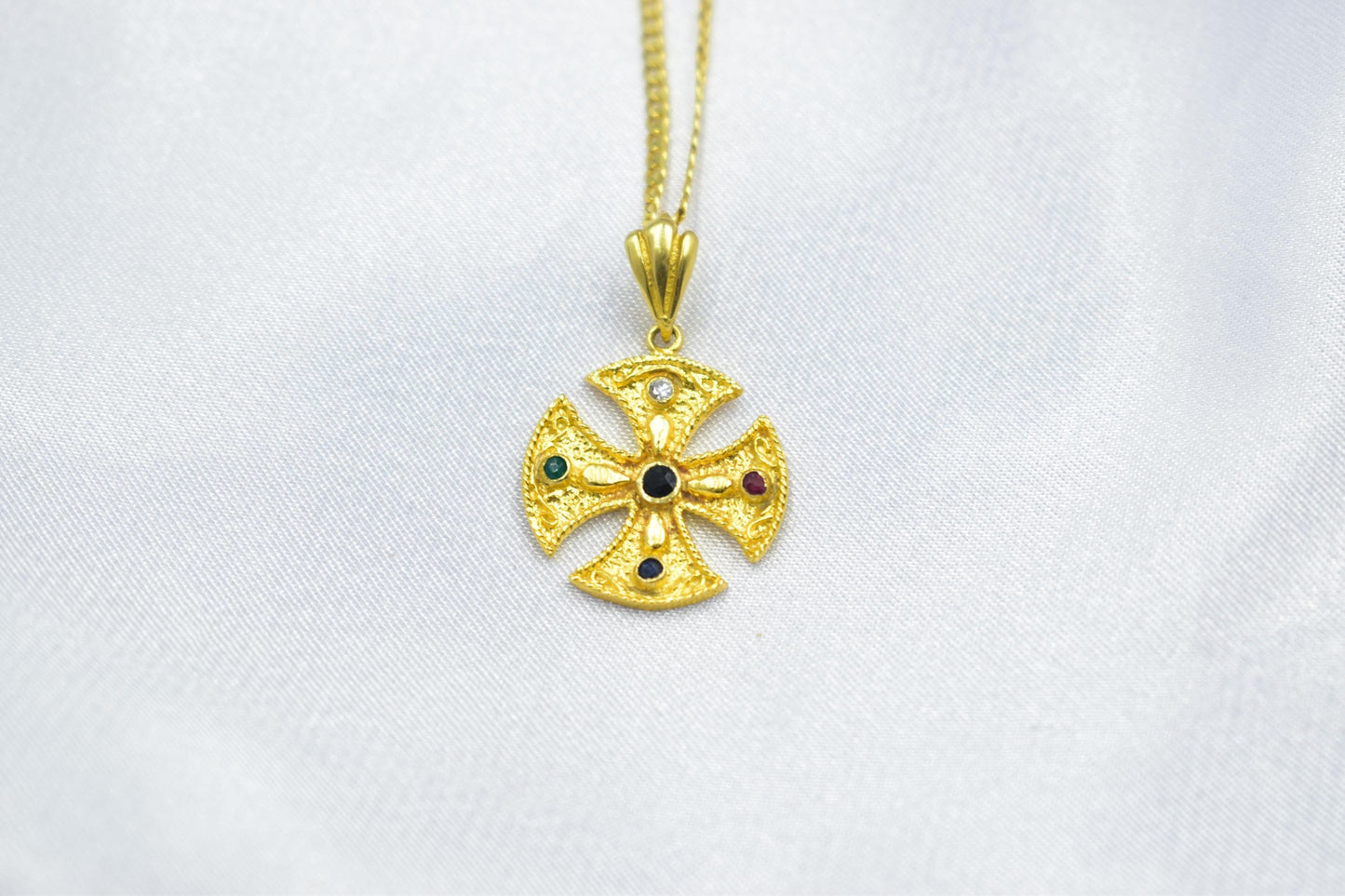 Βυζαντινός Στρογγυλός Σταυρός με πολύχρωμα Ζιργκόν Κ14