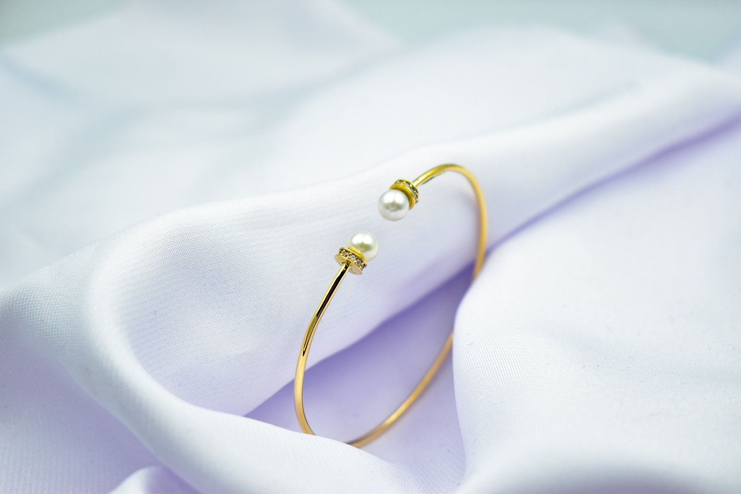 14K Gold Pearl Bracelet,Pearl Gold Bracelet,Minimal Pearl Bangle Bracelet,Wedding & Engagement Gold Pearl,Bridal and Bridesmaid Bracelet