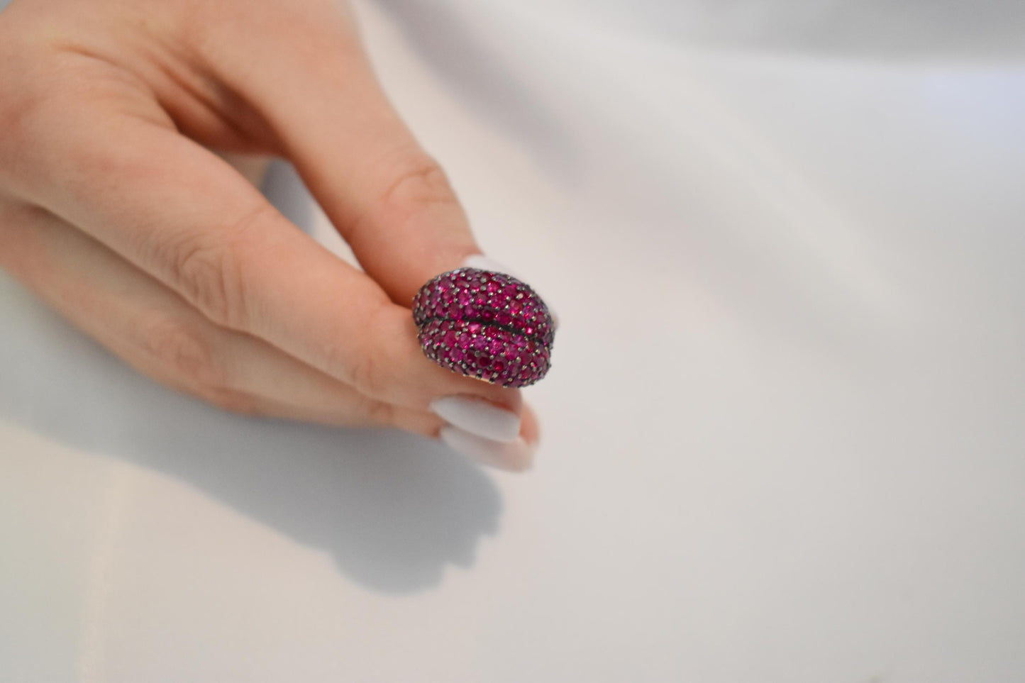 Σκουλαρίκια Κ18 Pavé με Ορυκτά Ρουμπίνια