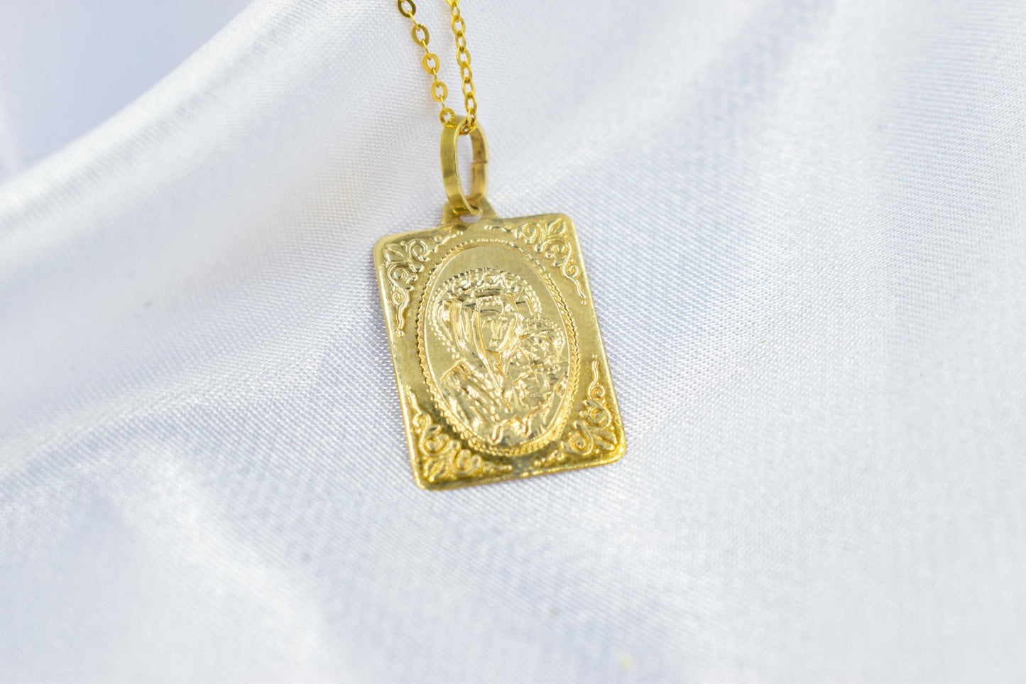 Χρυσό Φυλαχτό Παναγία Οβάλ Κ14