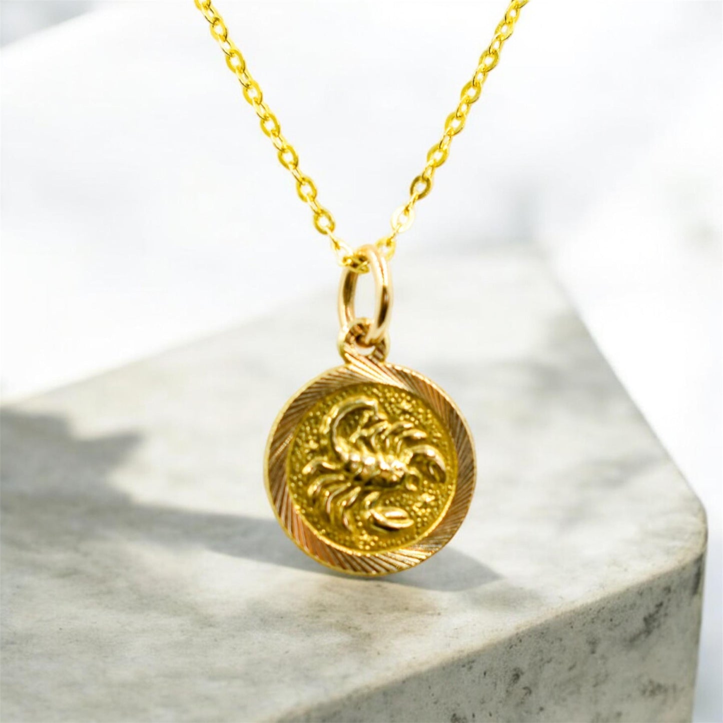 Χρυσό Μενταγιόν Σκορπιός 14Κ