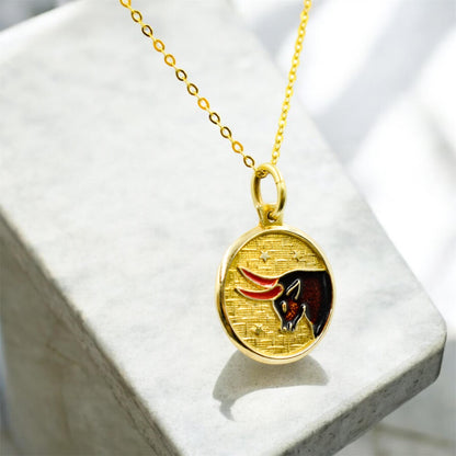 Χρυσό Μενταγιόν Ταύρος 14Κ με Σμάλτο