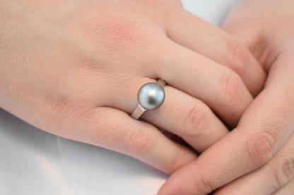 Χειροποίητο Λευκόχρυσο Δαχτυλίδι με Φυσικό Γκρι Μαργαριτάρι Κ14