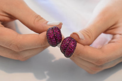 Σκουλαρίκια Κ18 Pavé με Ορυκτά Ρουμπίνια