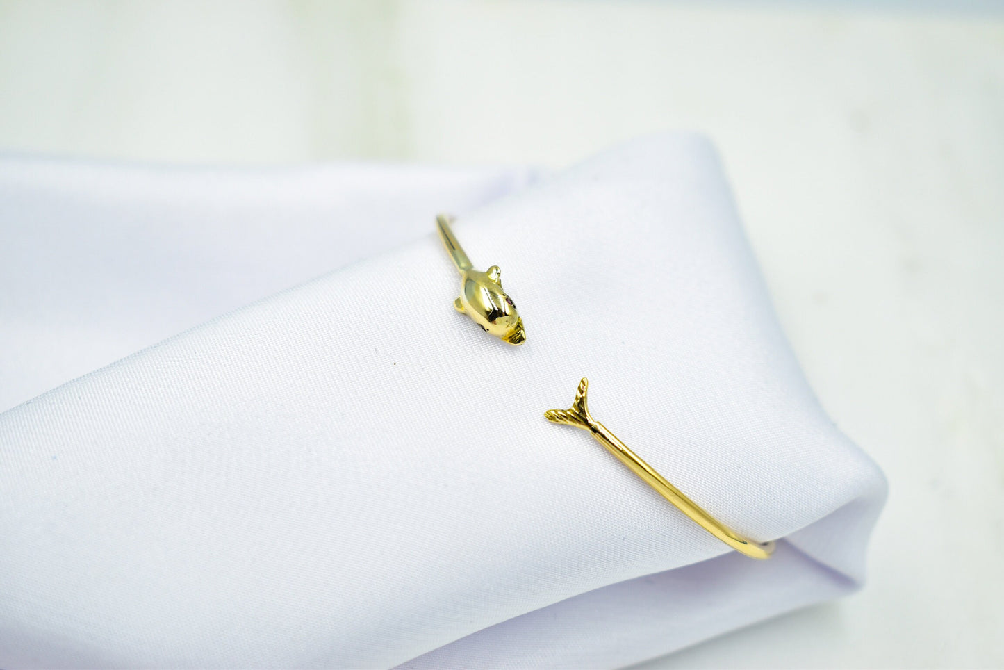 14k Gold Dolphin Bangle Bracelet,Dolphin Lovers Bracelet,Gold Sea Animal Bracelet Bangle,Summer Bracelet,Gift for Her,Sea Gold Collection