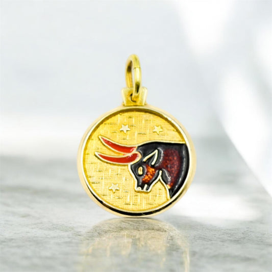 Χρυσό Μενταγιόν Ταύρος 14Κ με Σμάλτο