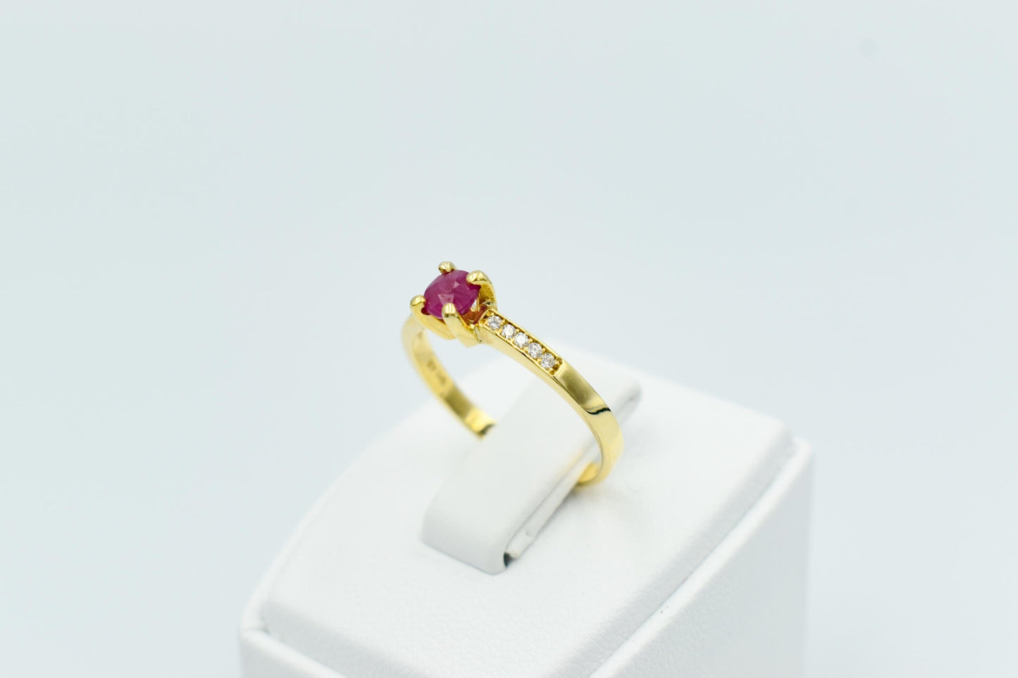 Χειροποίητο Μονόπετρο με Ορυκτό Ρουμπίνι & Διαμάντια Κ18