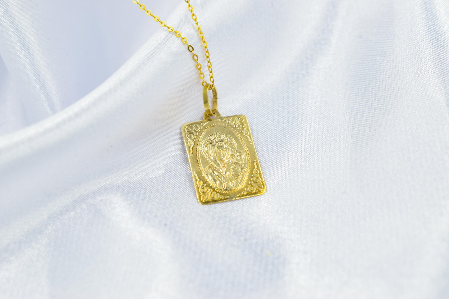 Χρυσό Φυλαχτό Παναγία Οβάλ Κ14