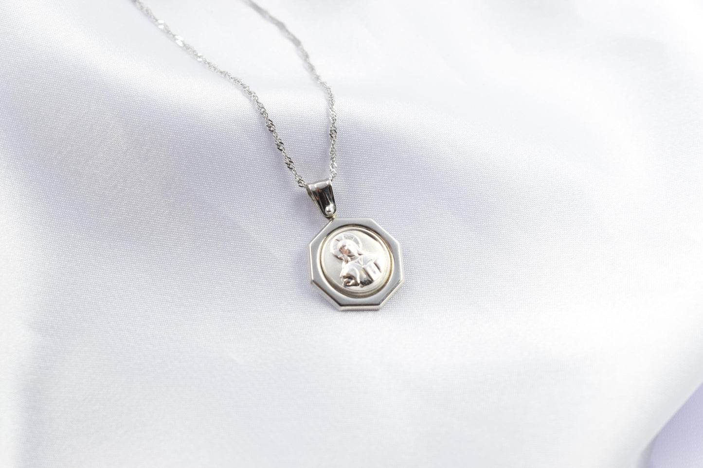 Λευκόχρυσο Μενταγιόν (Ιησούς Χριστός) Κ14