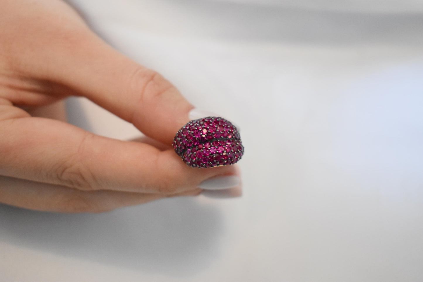 Σκουλαρίκια Κ18 Pavé με Ορυκτά Ρουμπίνια