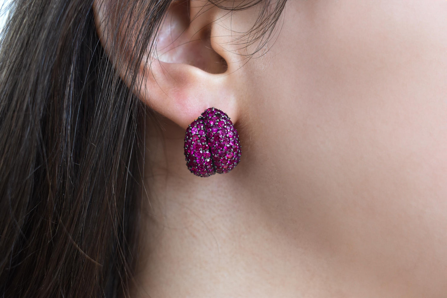 Σκουλαρίκια Κ18 Pavé με Ορυκτά Ρουμπίνια