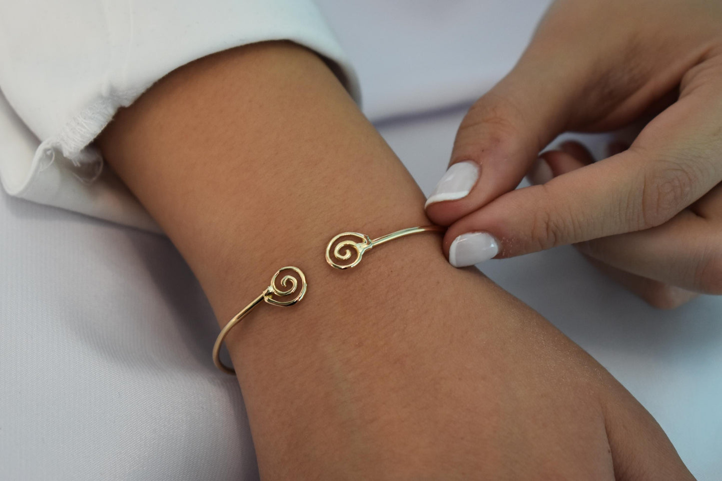 14K Gold Spiral Bracelet,Spiral Bangle,Dainty Bracelet,Greek Round Swirl,Minimal 14K Spiral Bracelet,Dainty Gold Bracelet,Circle of Life