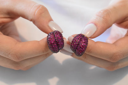 Σκουλαρίκια Κ18 Pavé με Ορυκτά Ρουμπίνια