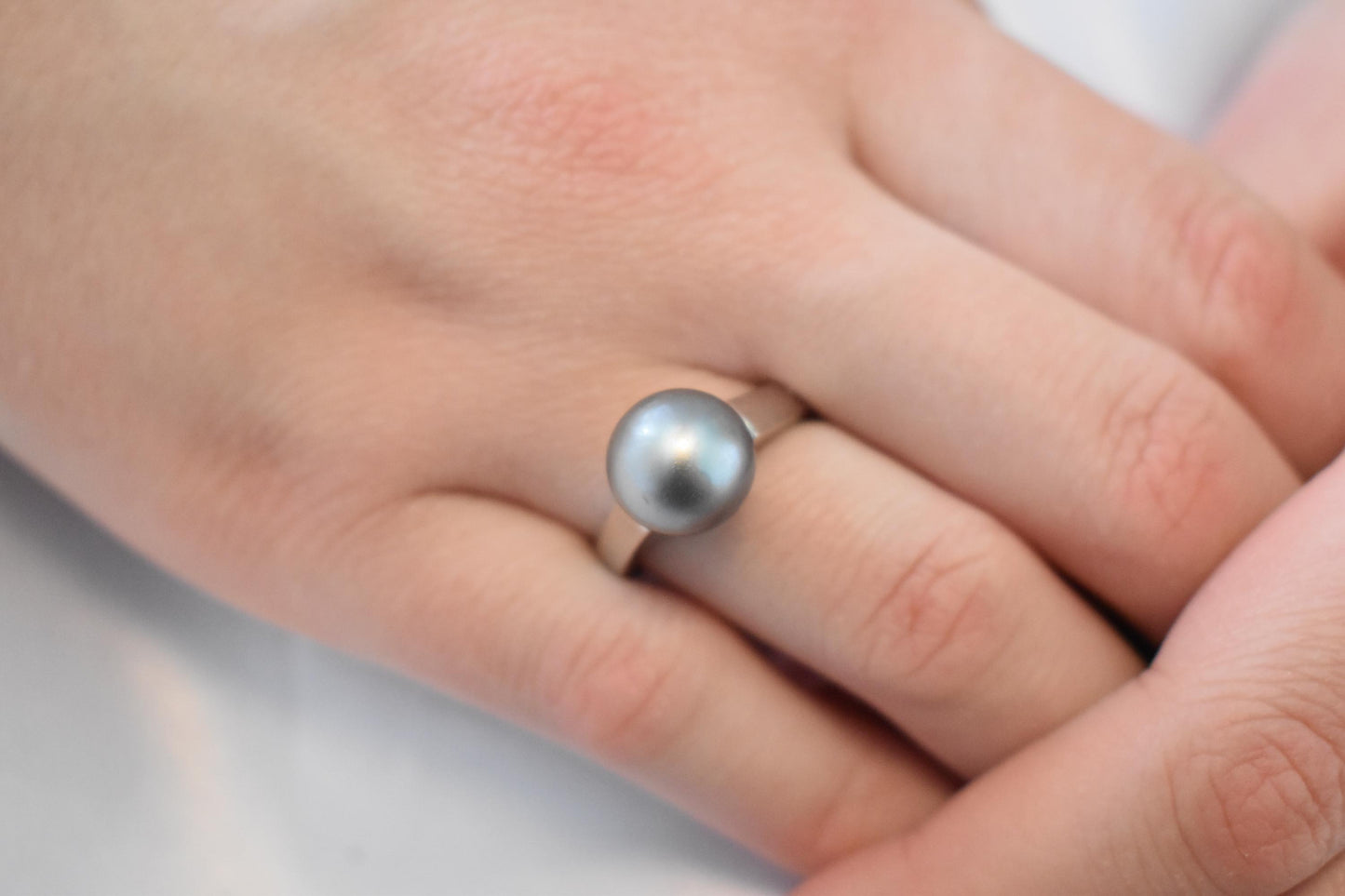 Χειροποίητο Λευκόχρυσο Δαχτυλίδι με Φυσικό Γκρι Μαργαριτάρι Κ14