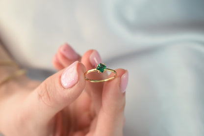 14K Solid Gold Thin Minimalist Ring, Round Small Green Zircon,Stackable Jewellery Ring,Gold Band,14K Wedding Stacking Ring,Minimalist Ring