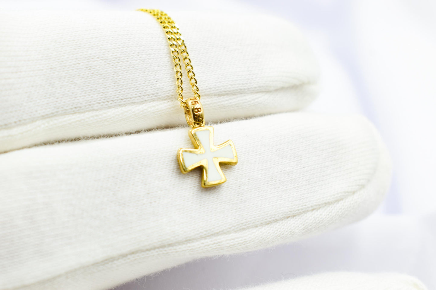 Χρυσός Σταυρός με Λευκό Σμάλτο Κ14