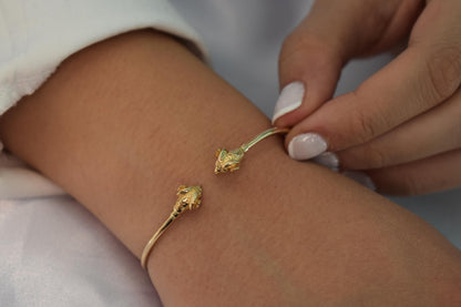14K Solid Gold Ram Head Bangle,Greek Mythology Bracelet,Aries Zodiac Jewellery, Handcrafted Gold Cuff,Luxury Ancient Animal Bangle