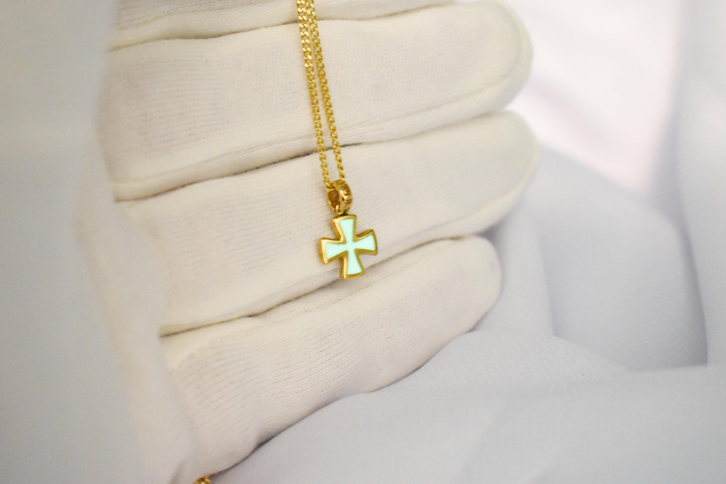 Χρυσός Σταυρός με Λευκό Σμάλτο Κ14