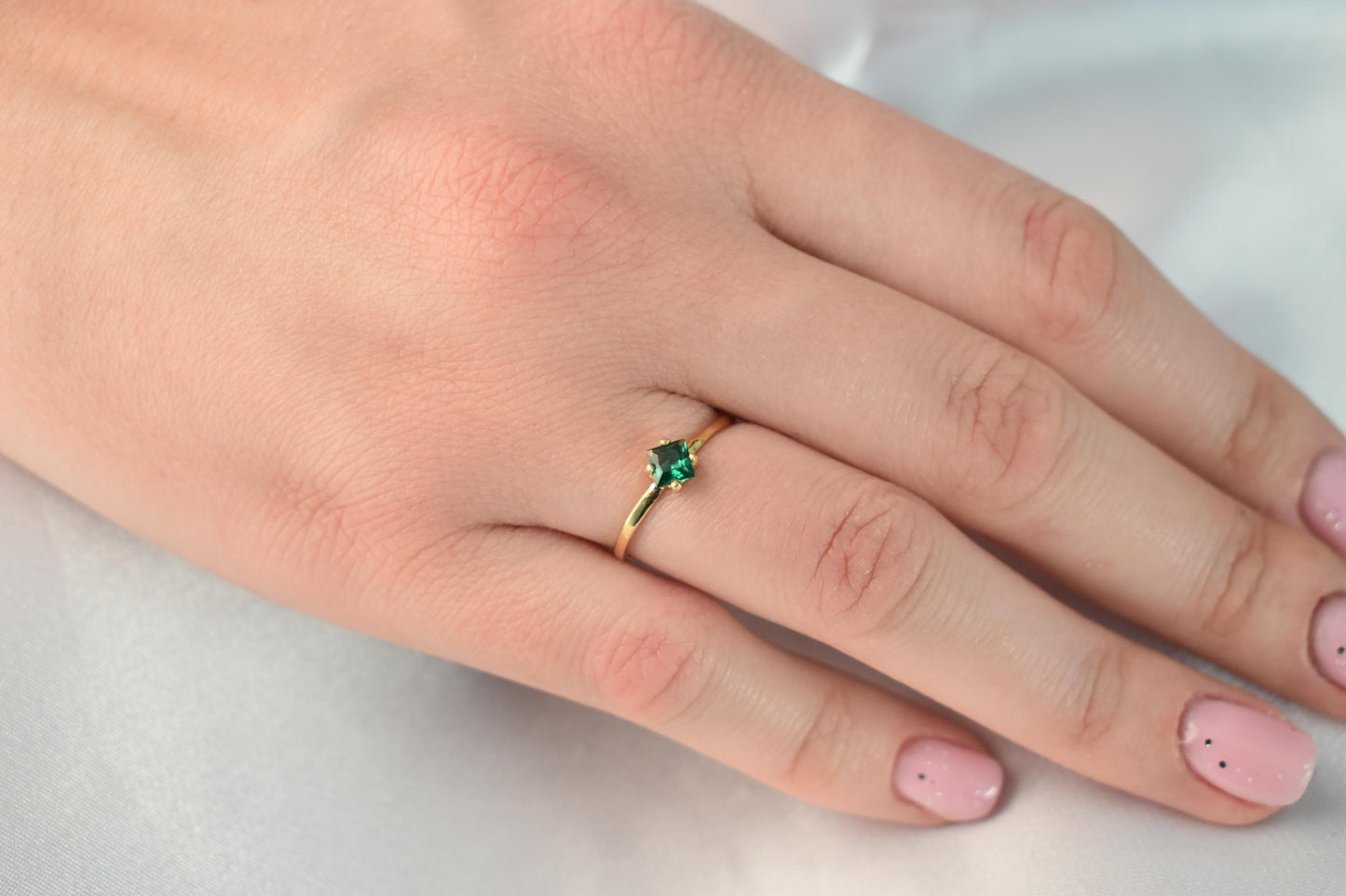 14K Solid Gold Thin Minimalist Ring, Round Small Green Zircon,Stackable Jewellery Ring,Gold Band,14K Wedding Stacking Ring,Minimalist Ring