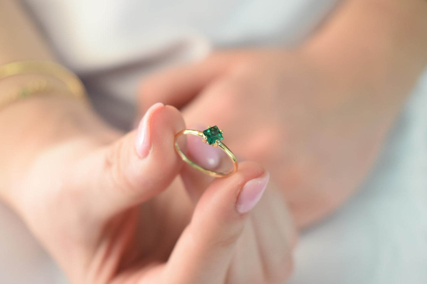 14K Solid Gold Thin Minimalist Ring, Round Small Green Zircon,Stackable Jewellery Ring,Gold Band,14K Wedding Stacking Ring,Minimalist Ring