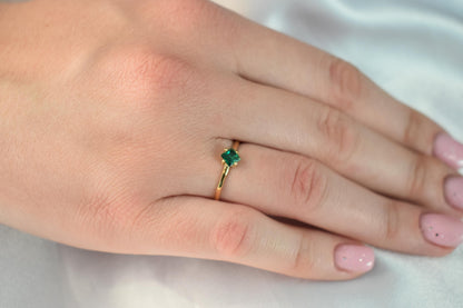 14K Solid Gold Thin Minimalist Ring, Round Small Green Zircon,Stackable Jewellery Ring,Gold Band,14K Wedding Stacking Ring,Minimalist Ring