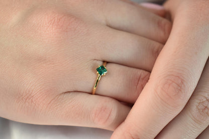 14K Solid Gold Thin Minimalist Ring, Round Small Green Zircon,Stackable Jewellery Ring,Gold Band,14K Wedding Stacking Ring,Minimalist Ring