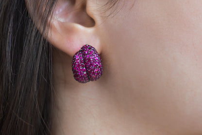 Σκουλαρίκια Κ18 Pavé με Ορυκτά Ρουμπίνια