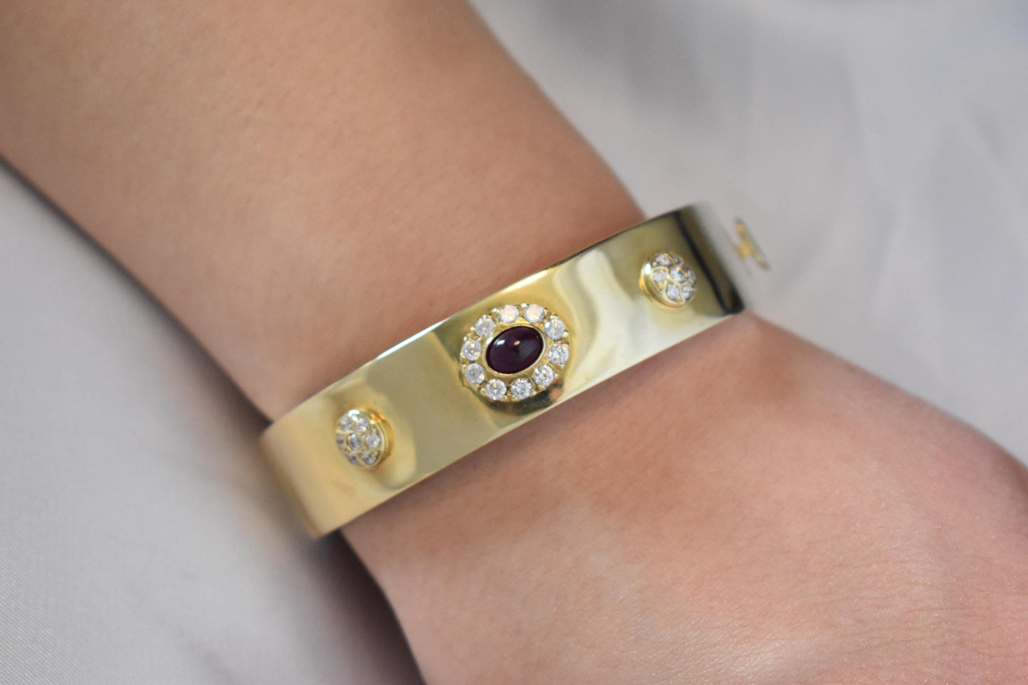 14K Solid Gold Ruby Bangle,Natural Ruby Bezel,Genuine Ruby,Bangle Bracelet,Natural Ruby,Unique & Vintage Bracelet for Her,Gemstone Gold Ruby