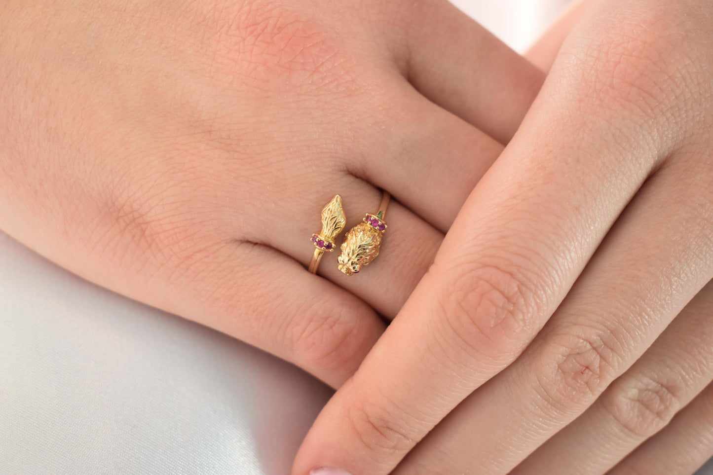 Χειροποίητο Δαχτυλίδι με Λιοντάρι με Ουρά & Κόκκινα Ζιργκόν