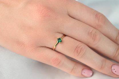 14K Solid Gold Thin Minimalist Ring, Round Small Green Zircon,Stackable Jewellery Ring,Gold Band,14K Wedding Stacking Ring,Minimalist Ring