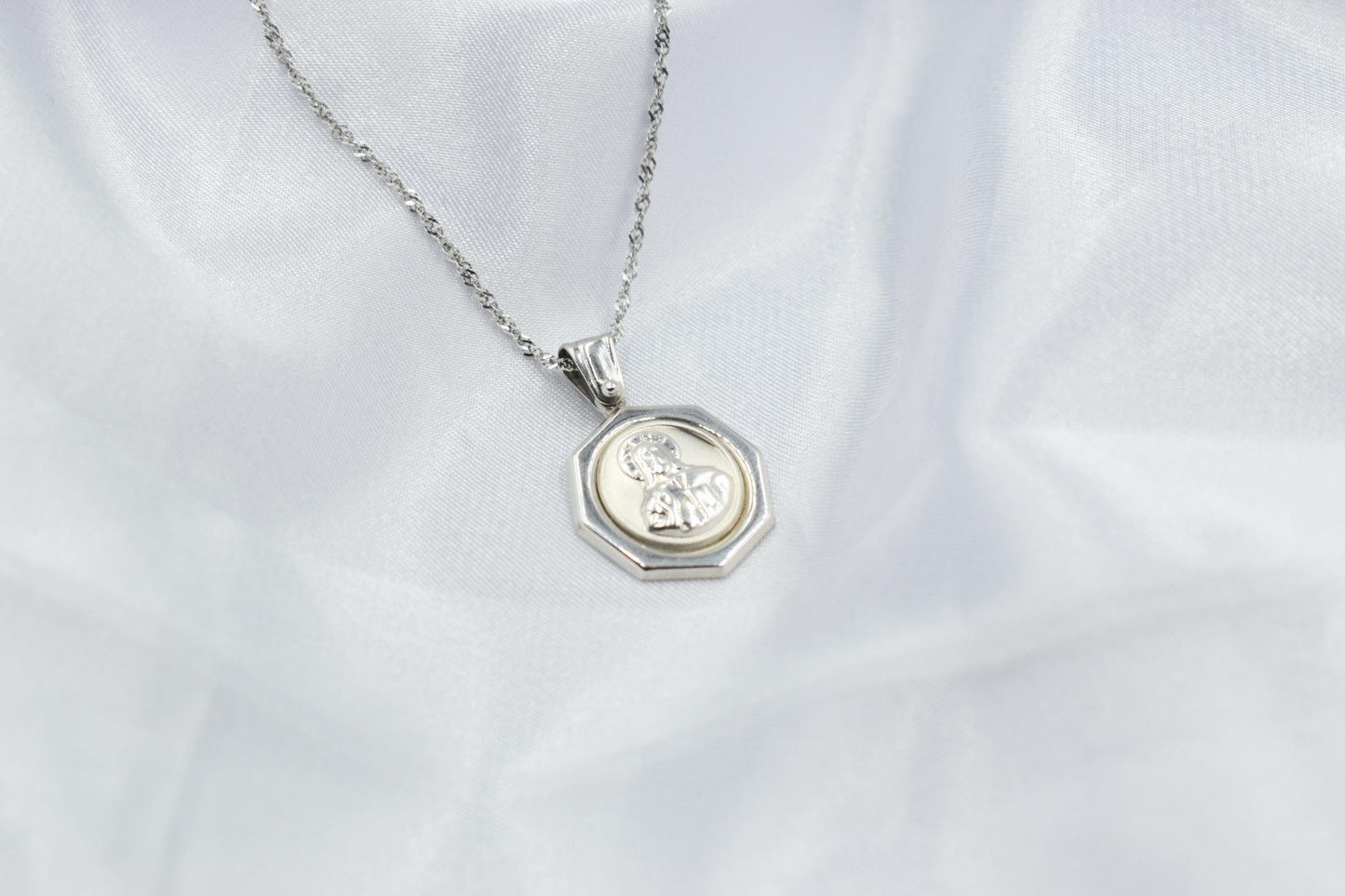 Λευκόχρυσο Μενταγιόν (Ιησούς Χριστός) Κ14