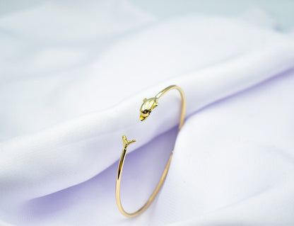 14k Gold Dolphin Bangle Bracelet,Dolphin Lovers Bracelet,Gold Sea Animal Bracelet Bangle,Summer Bracelet,Gift for Her,Sea Gold Collection