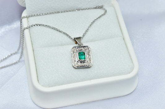 Λευκόχρυσο Κολιέ με Σμαράγδι και Διαμάντια 18Κ