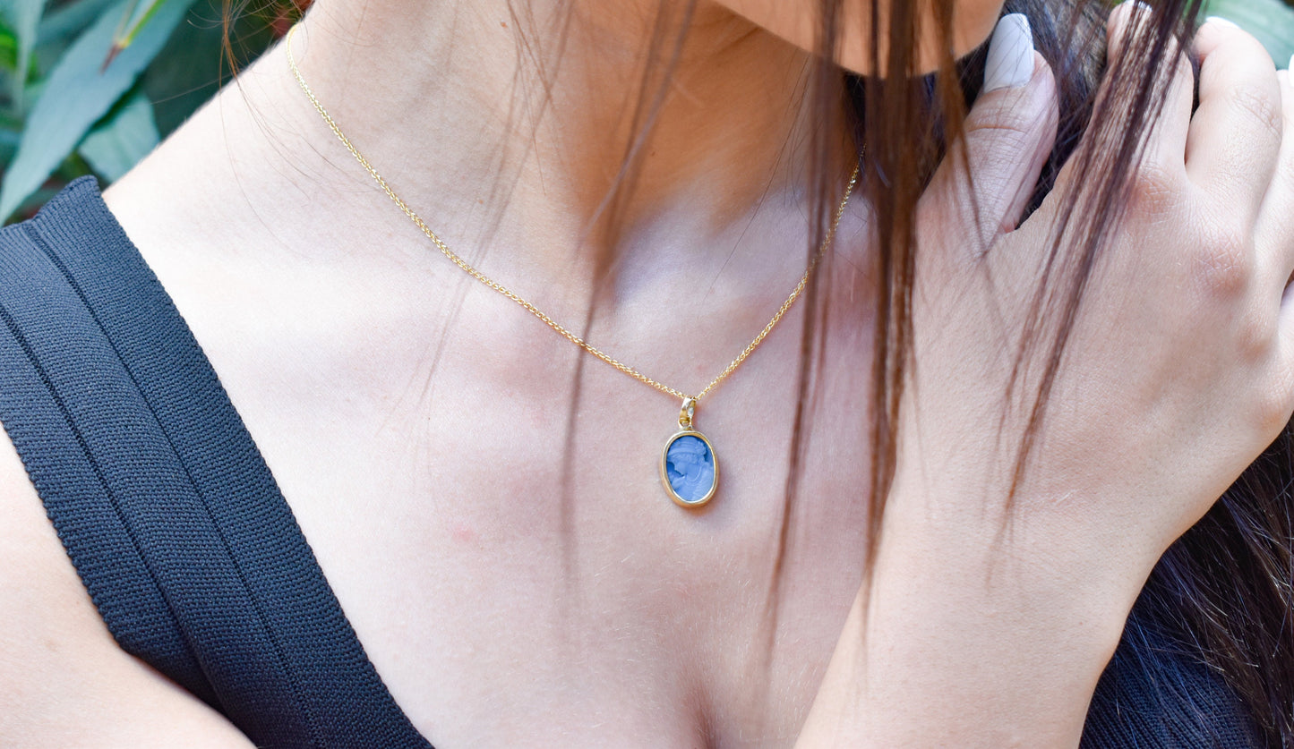 Χρυσό Καμέο σε Μπλε Όστρακο 18Κ