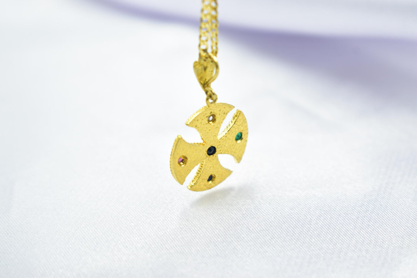 Βυζαντινός Στρογγυλός Σταυρός με πολύχρωμα Ζιργκόν Κ14