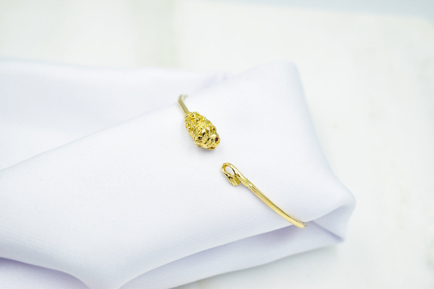 14K Gold Lion Head Bracelet with Gemstone Eyes,Dainty Lion Bracelet,Unisex Bracelet,Animal Bangle Bracelet,Symbol of Strength,Ancient Greece