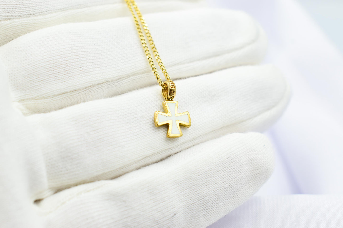 Χρυσός Σταυρός με Λευκό Σμάλτο Κ14