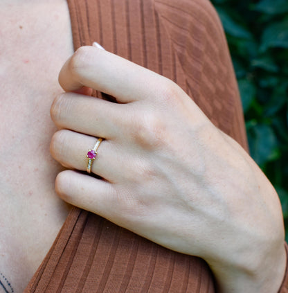 Χειροποίητο Μονόπετρο με Ορυκτό Ρουμπίνι & Διαμάντια Κ18