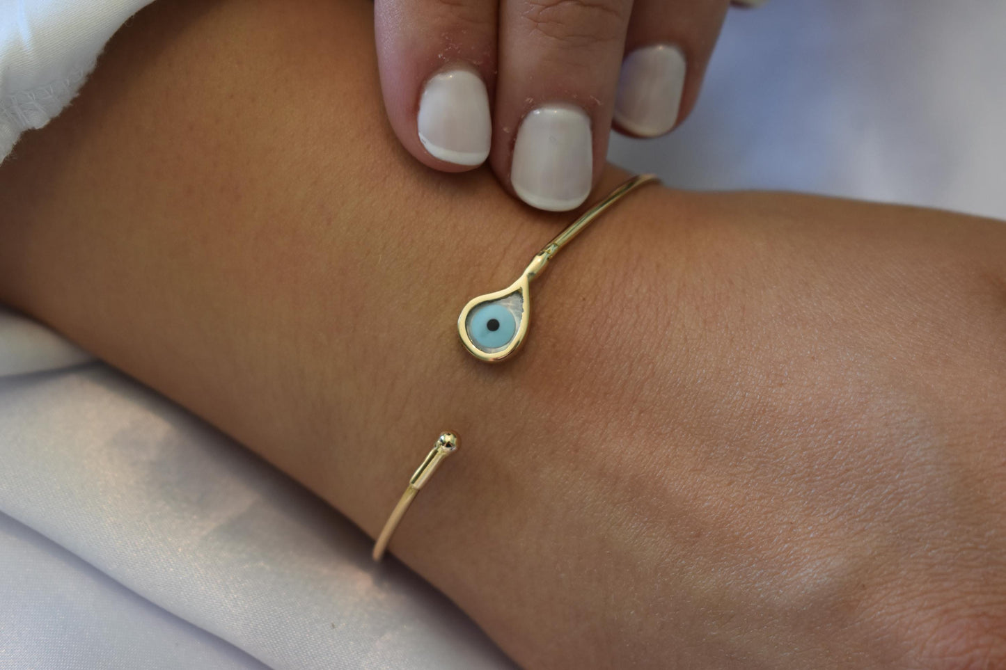 14K Gold Evil Eye Bracelet,Bangle Mother of Pearl Evil Eye,Lucky Blue Eye Bracelet,Protective Gift for Everyday Use,Gift for Mom & Her