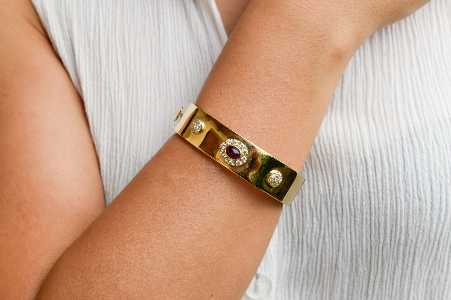 14K Solid Gold Ruby Bangle,Natural Ruby Bezel,Genuine Ruby,Bangle Bracelet,Natural Ruby,Unique & Vintage Bracelet for Her,Gemstone Gold Ruby