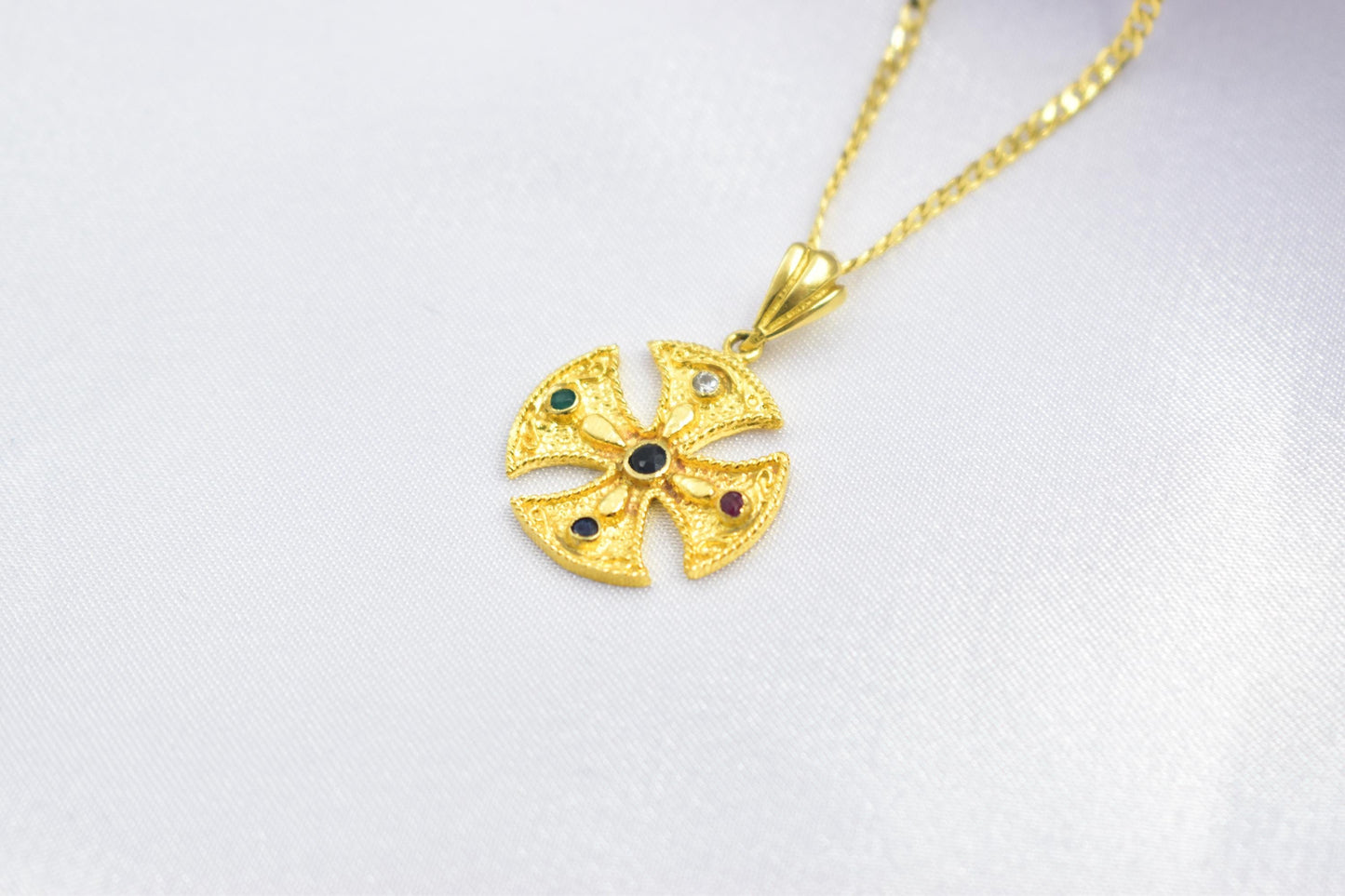 Βυζαντινός Στρογγυλός Σταυρός με πολύχρωμα Ζιργκόν Κ14