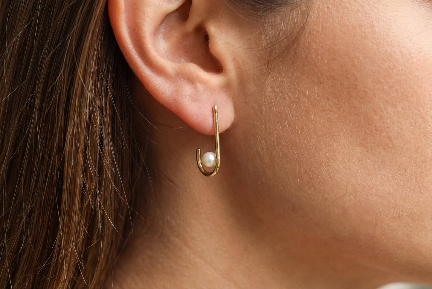 Σκουλαρίκια U-Shape με Μαργαριτάρι Κ9 / Κ14